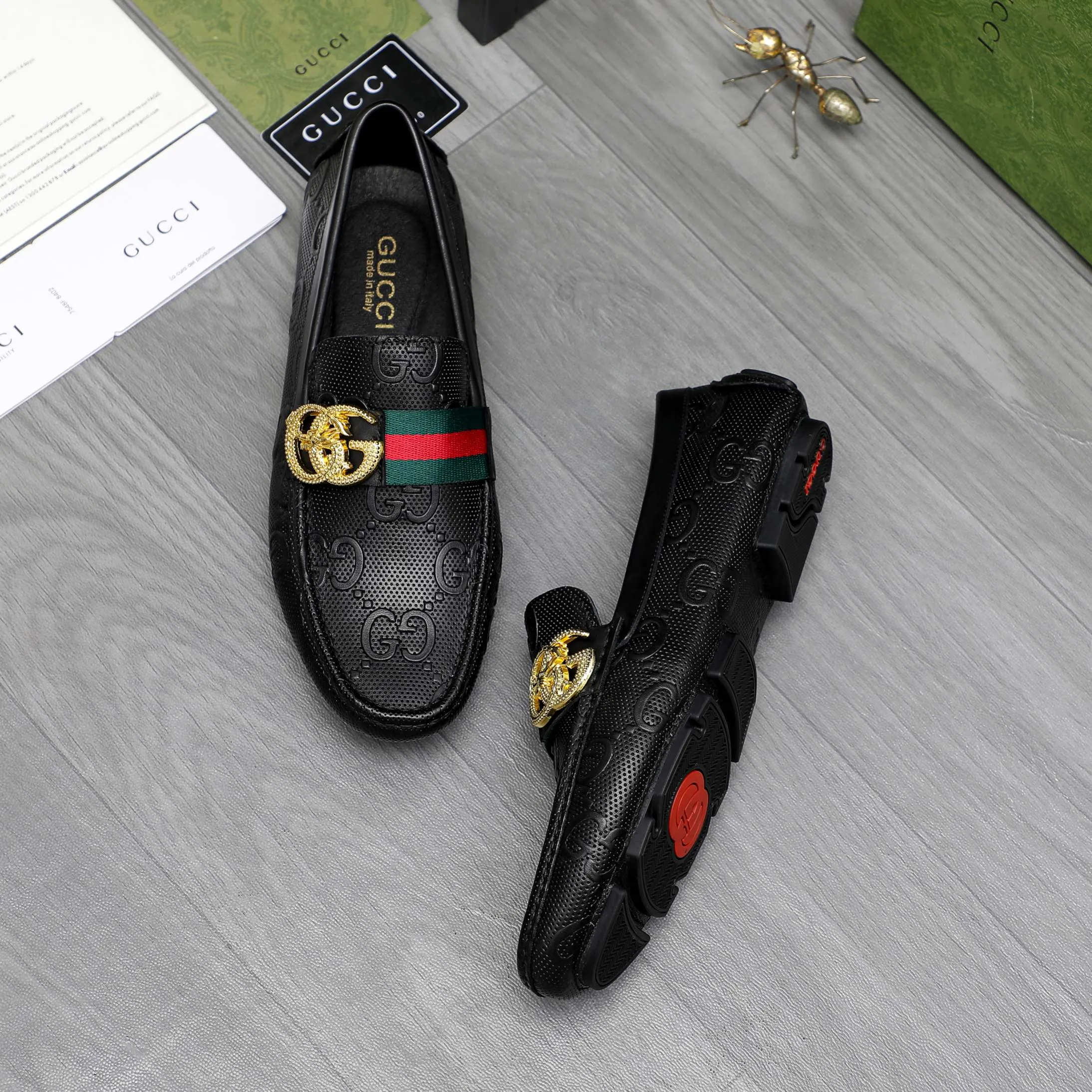 Men's shoes 💰400 Product trademark: GUCCI "Gucci" casual slip-on shoes Regular size: 38-45 (45 is custom-made and non-returnable) Product materials: Selected embossed cowhide upper, branded metal buckle decoration, pigskin lining, rubber outsole